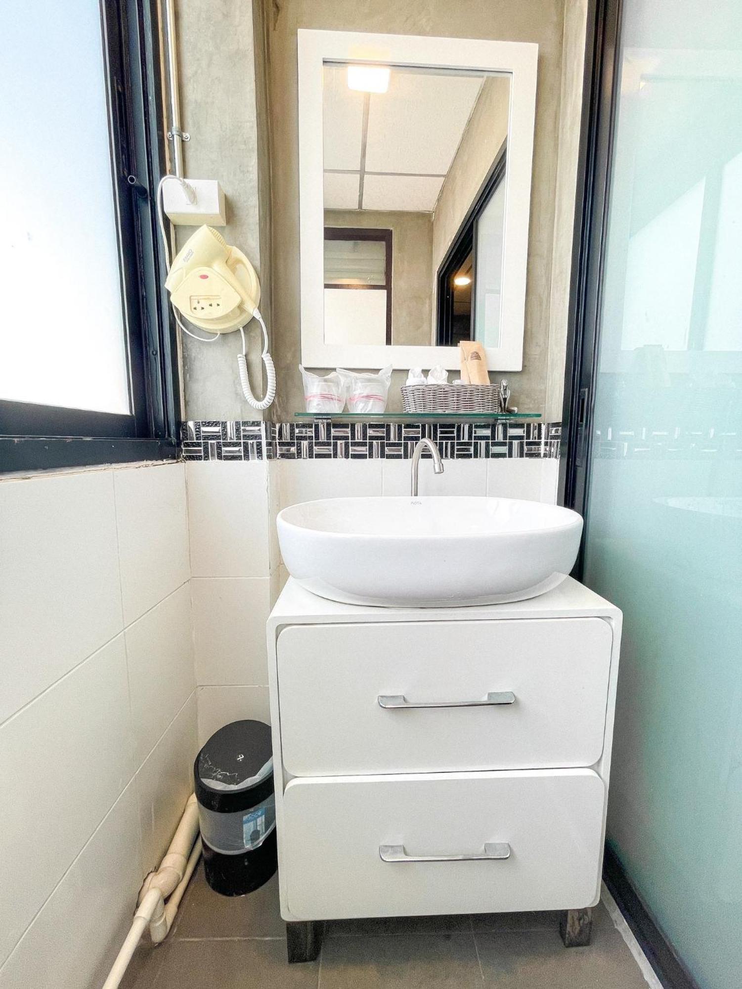 Baik Suite Bangkok Exterior photo